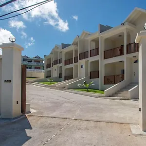 Luxury 2br Facing Beach W/pool #3 Holiday home